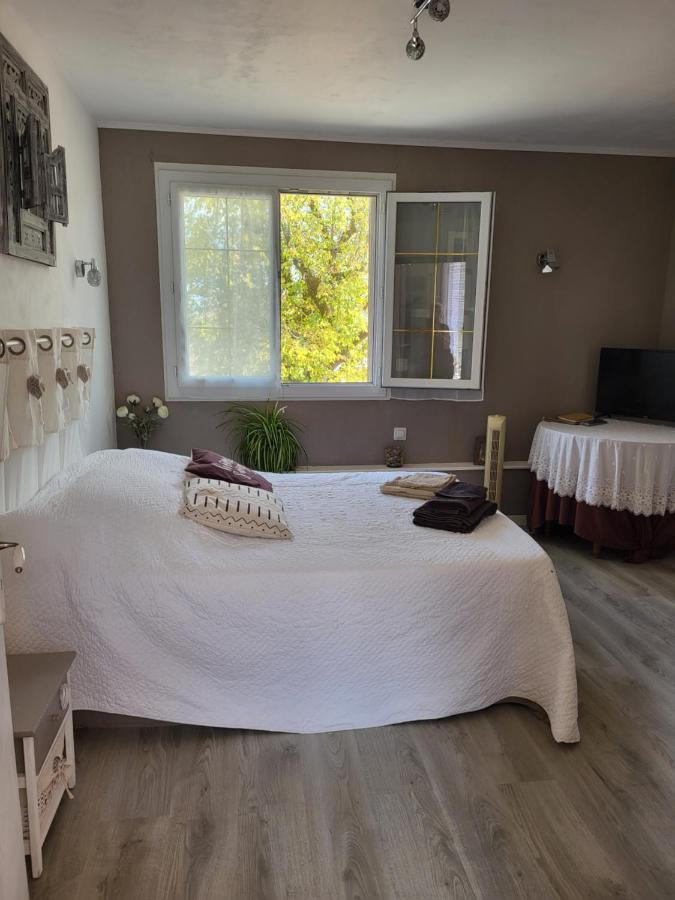 Chambre D'Hotes Le Chat Botte Espedaillac Exterior photo