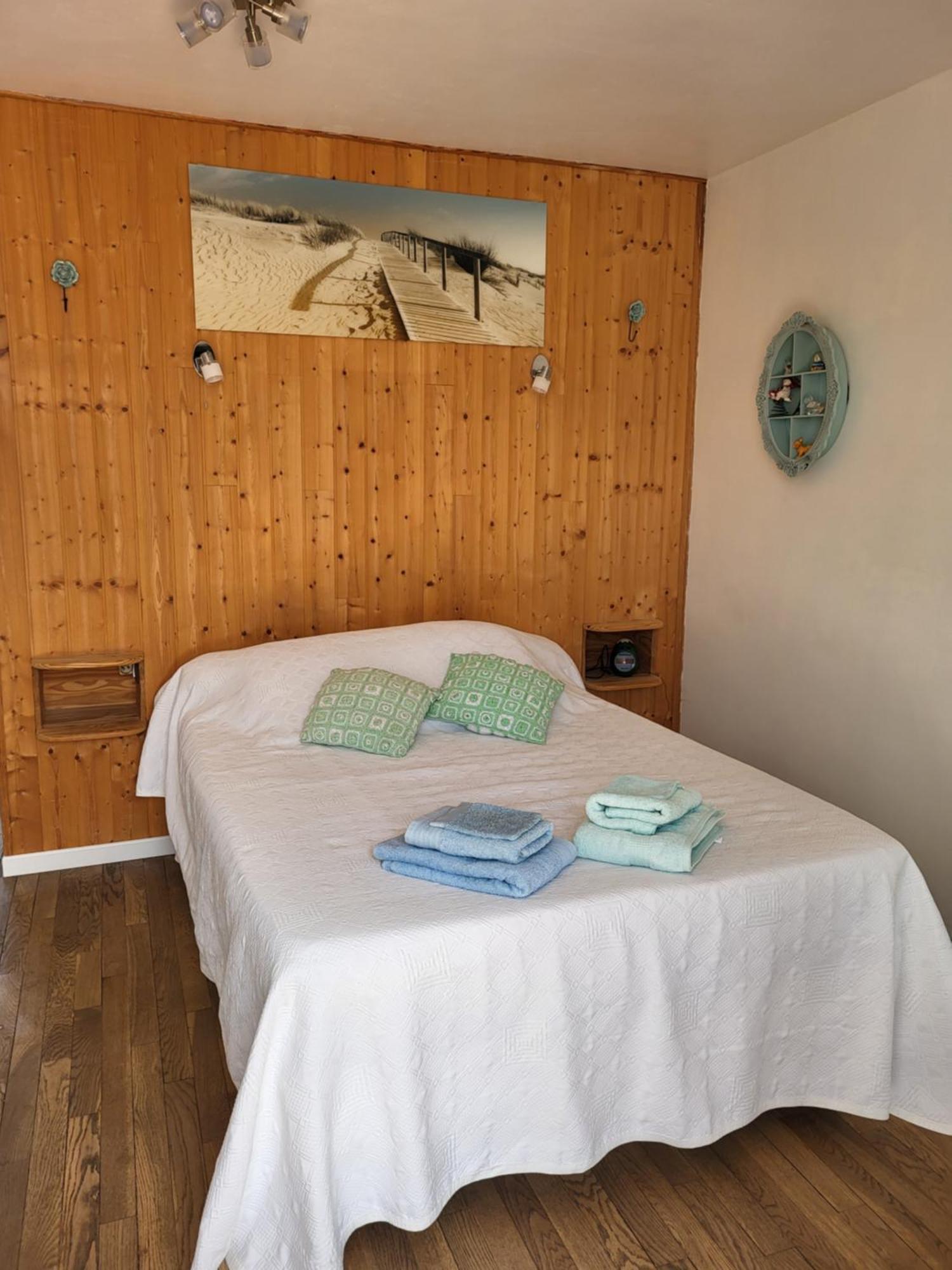Chambre D'Hotes Le Chat Botte Espedaillac Exterior photo